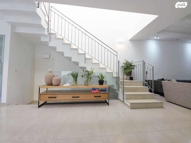 דו משפחתי, זכרון שרה, בנות חיל, ראשון לציון