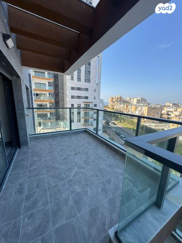 דירה, הרב הרצוג 8, צפון מערב מרכז העיר, נתניה