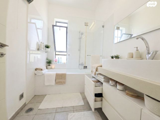 דו משפחתי, זכרון שרה, בנות חיל, ראשון לציון