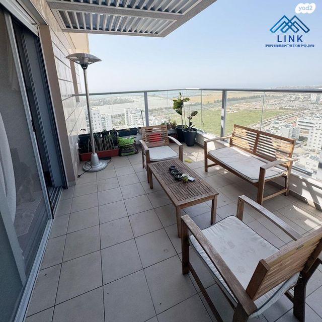 דירה, שרת, שז"ר / דקר, טירת כרמל