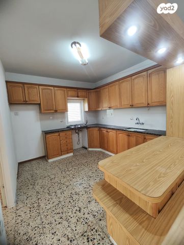 דירה, הרב קוק 61, נתניה