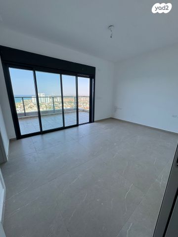 דירה, הרב הרצוג 6, צפון מערב מרכז העיר, נתניה