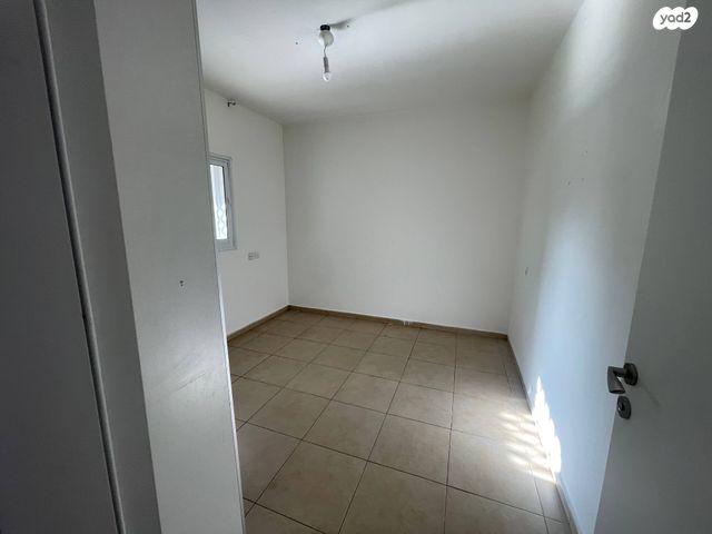 דירת גן, פקיעין, נווה אילן, אשקלון