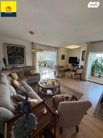 גג/ פנטהאוז, האירוסים, רמת סמל, נס ציונה