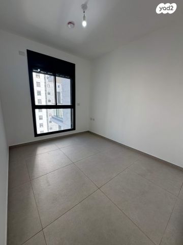 דירה, אמנון ליפקין שחק, נוף הטיילת, נתניה