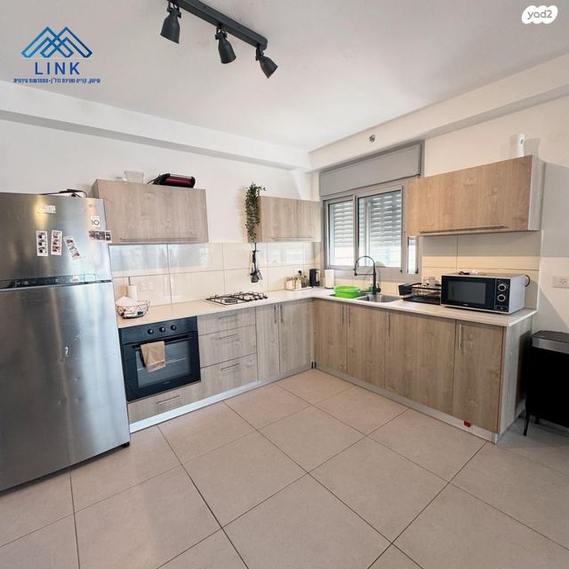 דירה, שרת, שז"ר / דקר, טירת כרמל