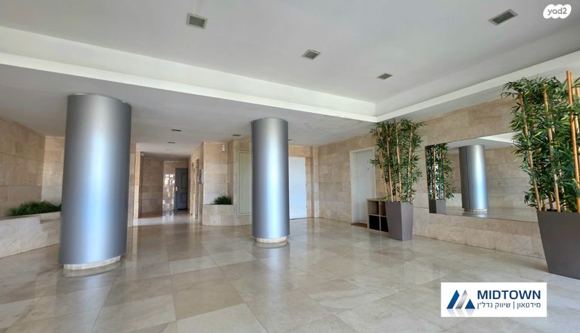 דירת גן, הזמר העברי, כפר סבא