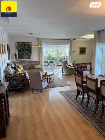 גג/ פנטהאוז, האירוסים, רמת סמל, נס ציונה