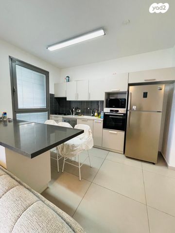 דירה, אריק איינשטיין, הרצליה