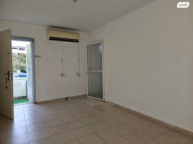 דירת גן, נחל הבשור, מכללת תל אביב יפו, דקר, תל אביב יפו