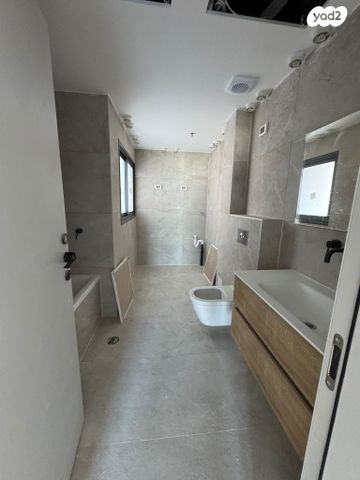 דירה, הרב הרצוג 6, צפון מערב מרכז העיר, נתניה