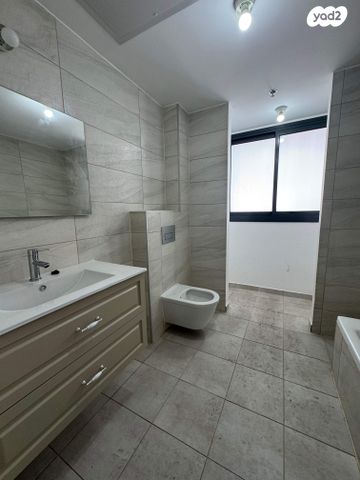 דירה, אמנון ליפקין שחק, נוף הטיילת, נתניה