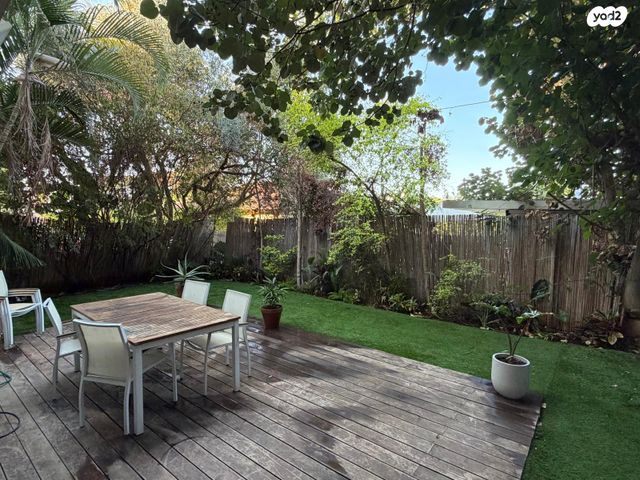 דו משפחתי, כפר סבא