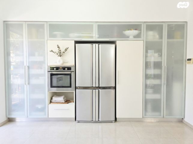 דו משפחתי, זכרון שרה, בנות חיל, ראשון לציון