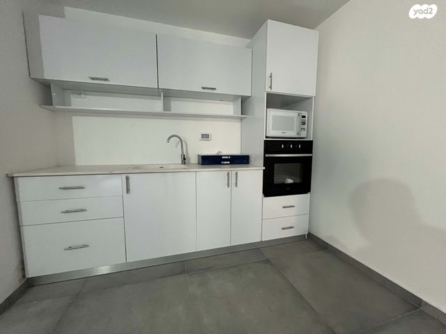 מרתף/ פרטר, קרית אליהו גולומב, רעננה