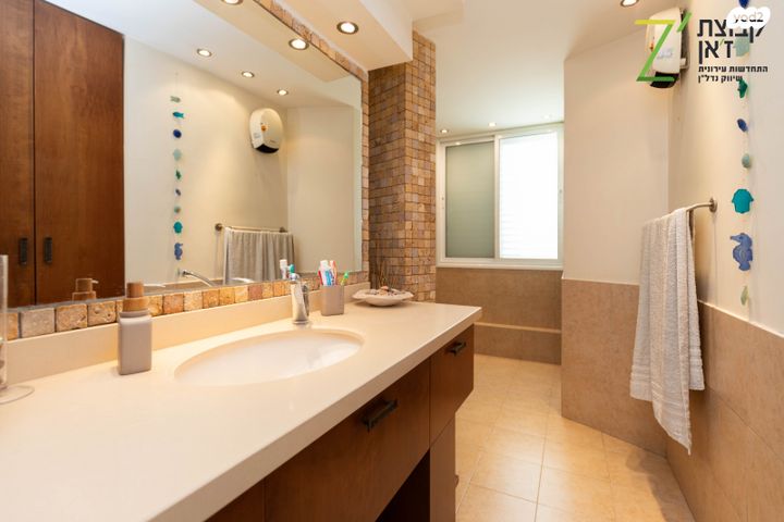 דירה, הפרחים, הרצליה