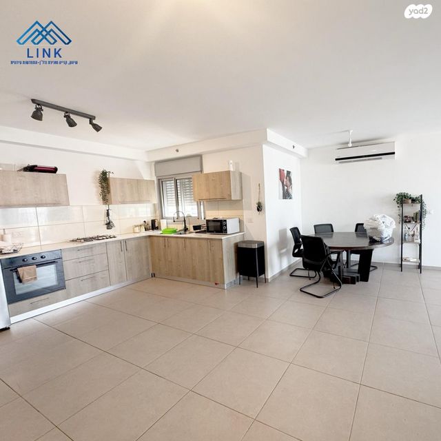 דירה, שרת, שז"ר / דקר, טירת כרמל