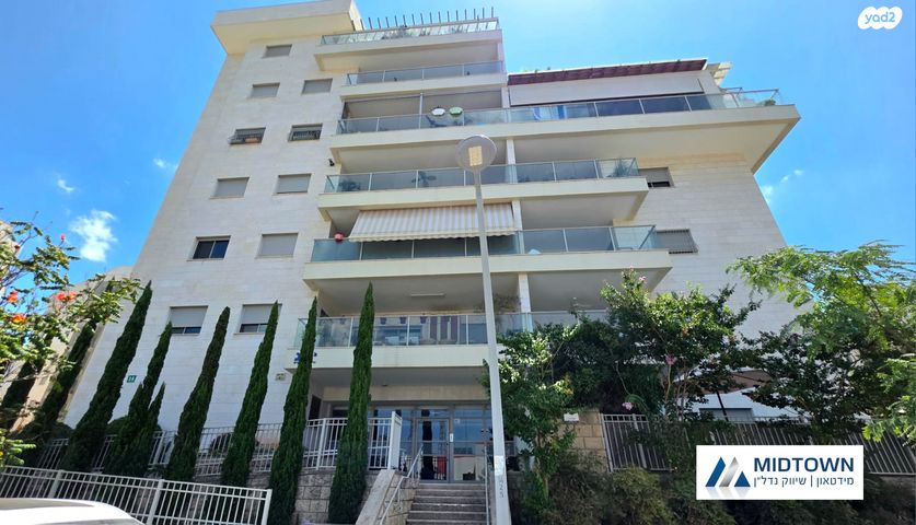 דירת גן, הזמר העברי, כפר סבא