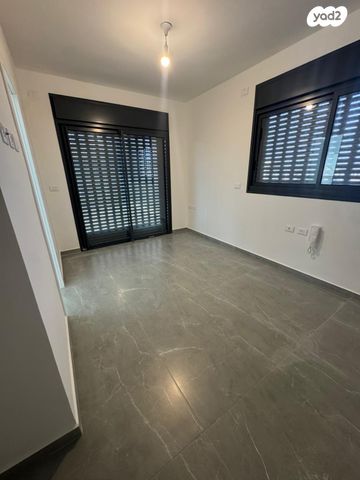 דירה, הרב הרצוג 8, צפון מערב מרכז העיר, נתניה