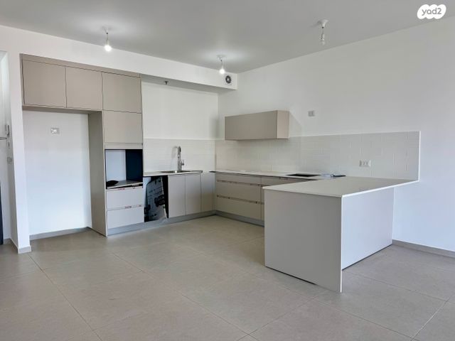 דירה, אמנון ליפקין שחק, נוף הטיילת, נתניה