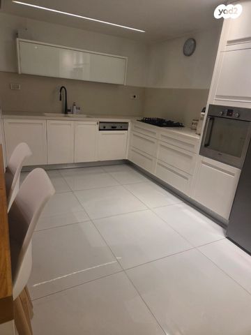 גג/ פנטהאוז, ביכורי ענבים 25, ברנע, אשקלון