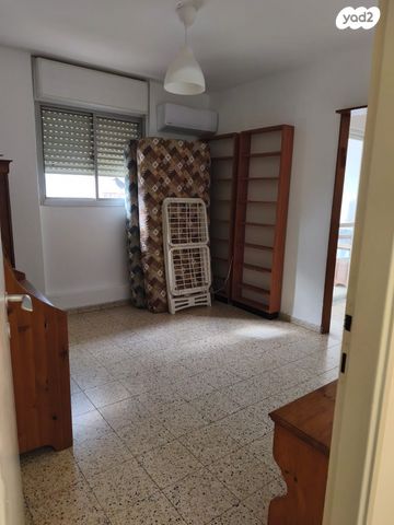 דירה, שדרות רוברט סולד, קרית ים  א', קרית ים