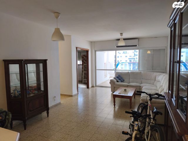 דירה, שדרות רוברט סולד, קרית ים  א', קרית ים