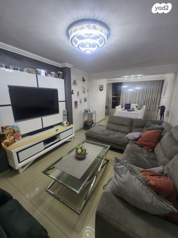 דירה, גיורא יוספטל, גיורא, רמלה