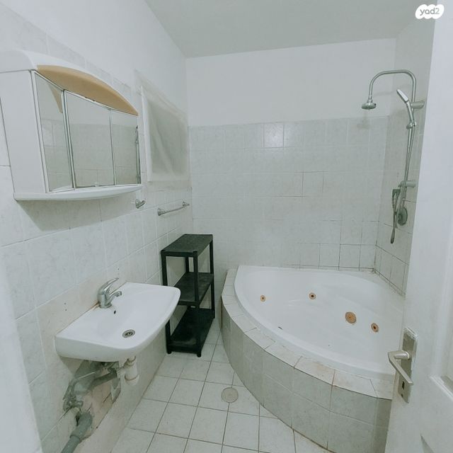 יחידת דיור, שמעון אשד, שעריים, רחובות