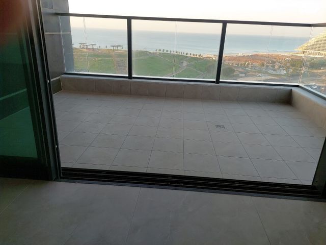 דירה, נעמי שמר, דרום חדש, פארק הים, בת ים