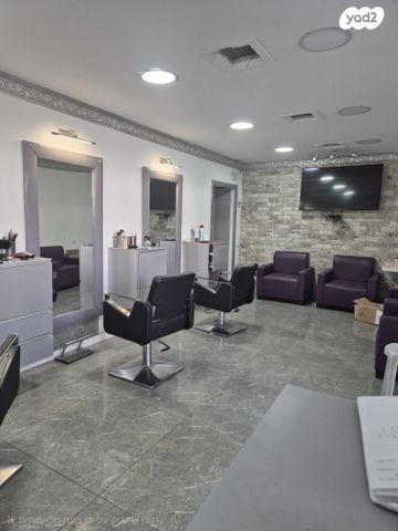 חנויות/ שטח מסחרי