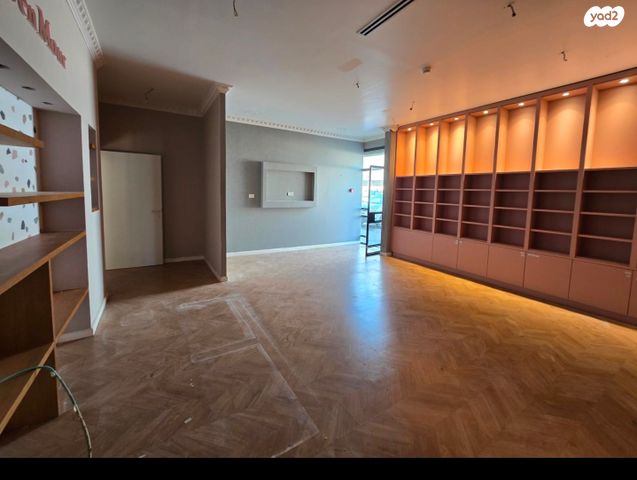 חנויות/ שטח מסחרי