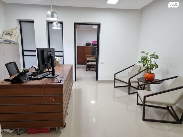 עמנואל הרומי 19