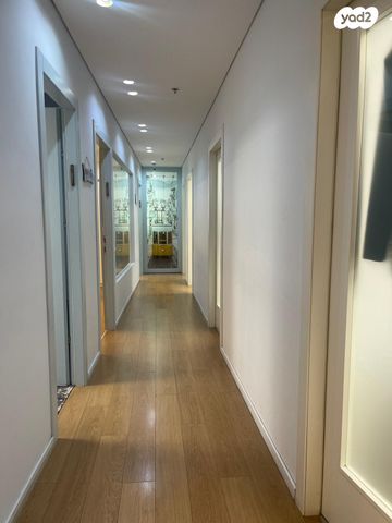 משרדים, בורסה, רמת גן