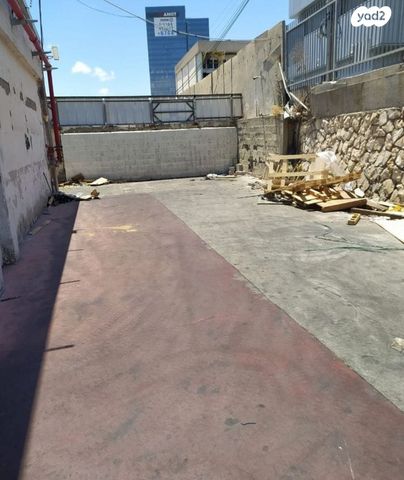 מבני תעשיה, אזור תעשיה ג, חולון