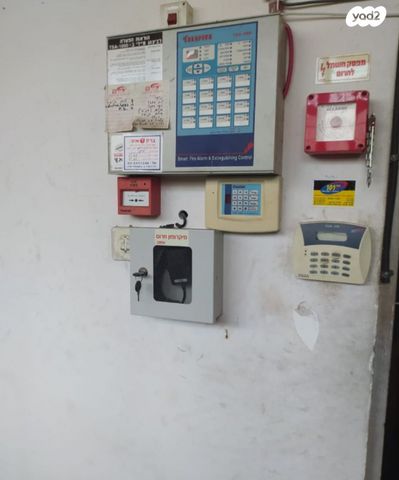 מבני תעשיה, אזור תעשיה ג, חולון