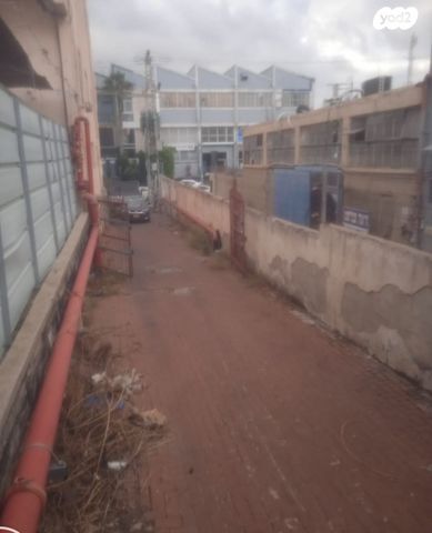 מבני תעשיה, אזור תעשיה ג, חולון