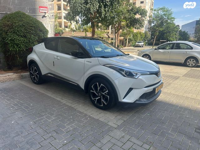 מודעת רכב טויוטה C-HR