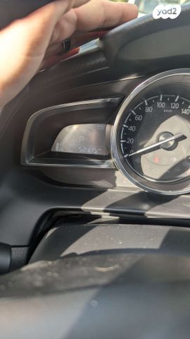 מודעת רכב מאזדה 2