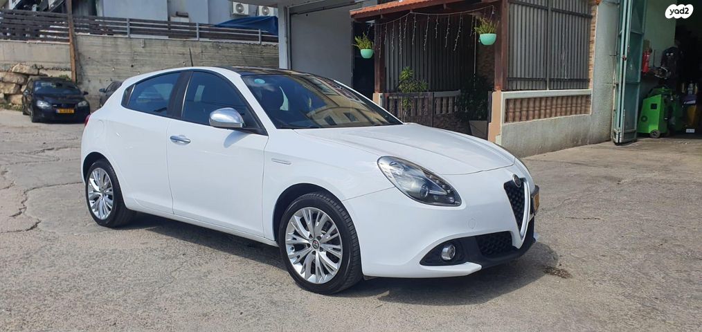 אלפא רומיאו ג'ולייטה