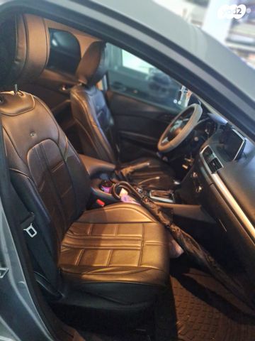 מודעת רכב מאזדה 3