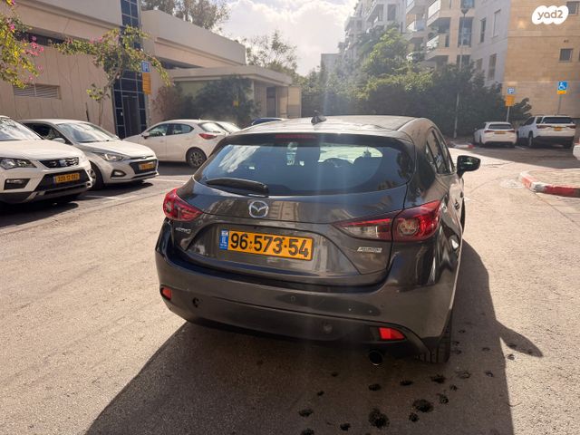 מודעת רכב מאזדה 3