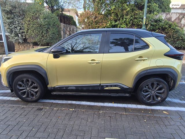 טויוטה יאריס קרוס