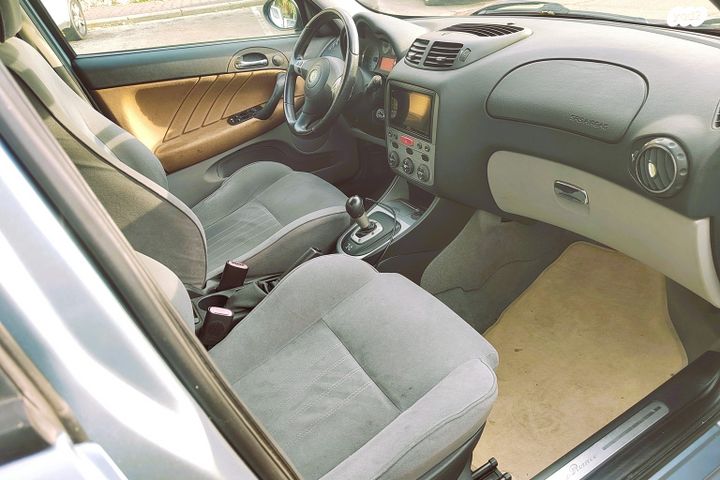 אלפא רומיאו 147