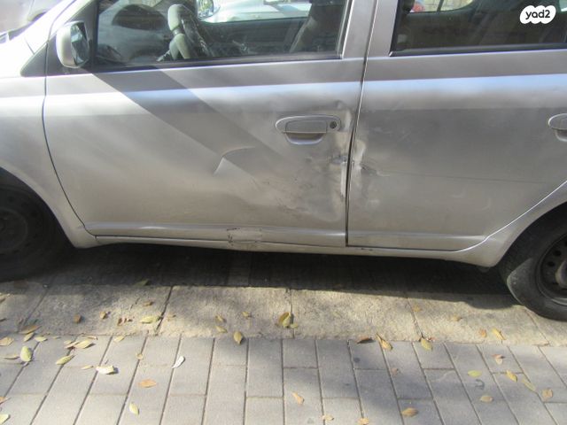 טויוטה יאריס