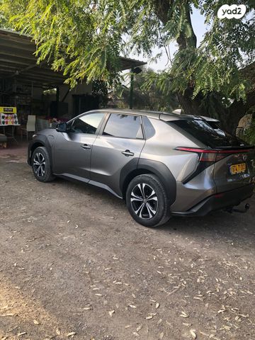 טויוטה bZ4X