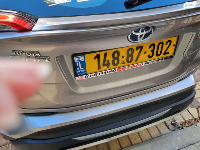 מודעת רכב טויוטה C-HR