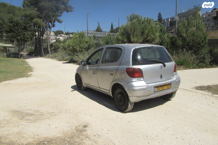 טויוטה יאריס