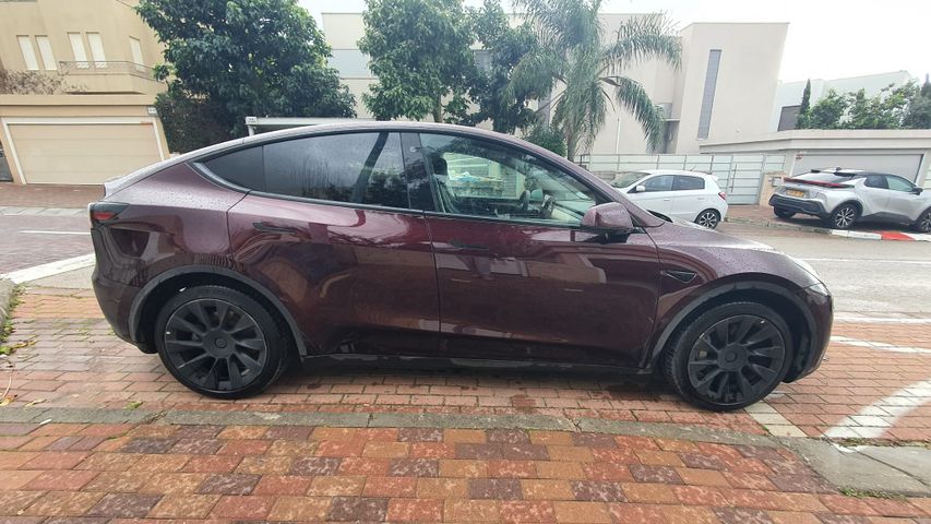 מודעת רכב טסלה מודל Y