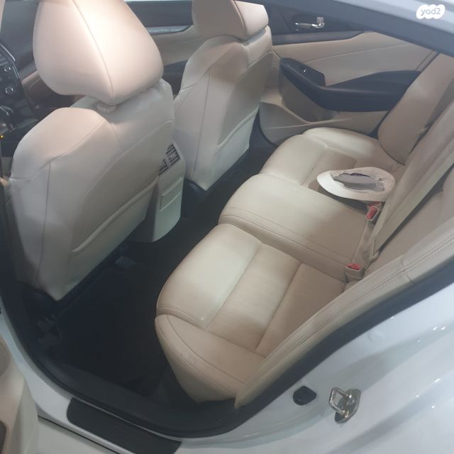 ניסאן מקסימה